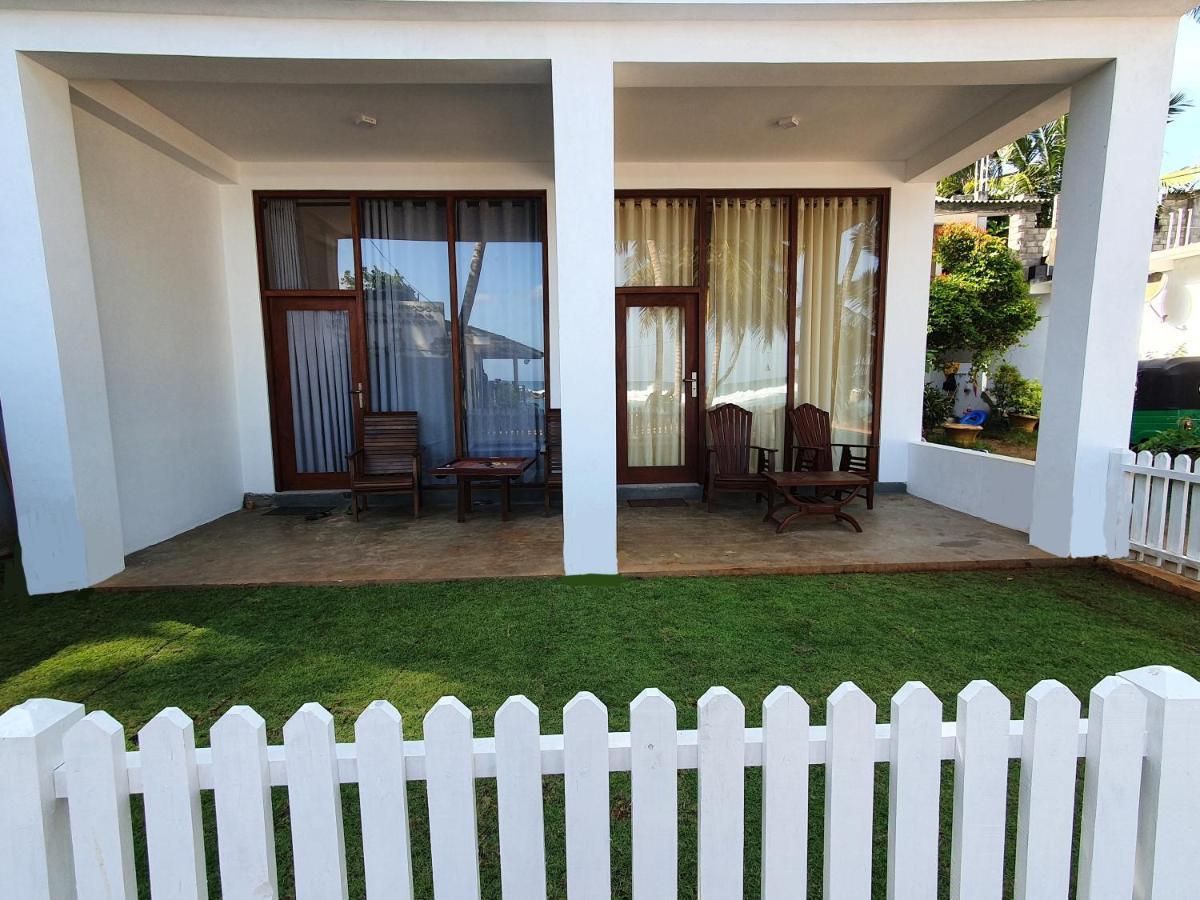 The Beach House Appartement Zuid-Dikwella Buitenkant foto